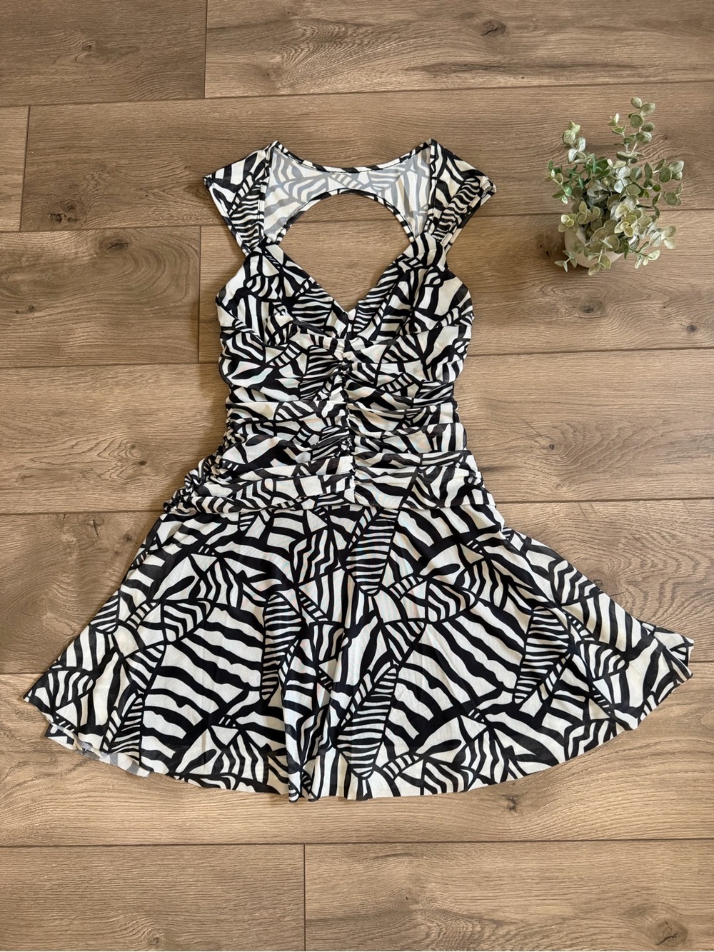 NWT SELF CONTRASR Black & White Printed Fit-and-Flare Dress Size Medium - Picture 1 of 8